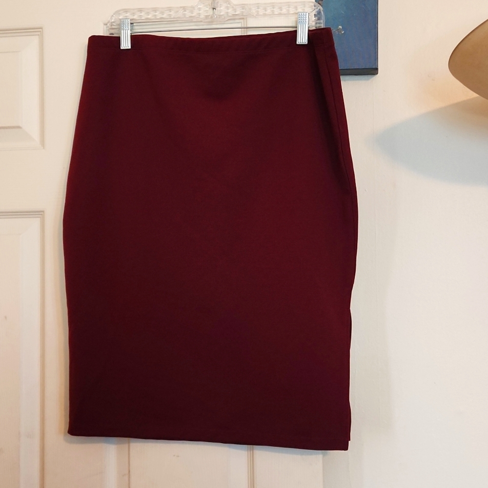 Decree size XL burgundy pencil skirt